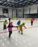 Prváci na kurze korčuľovania